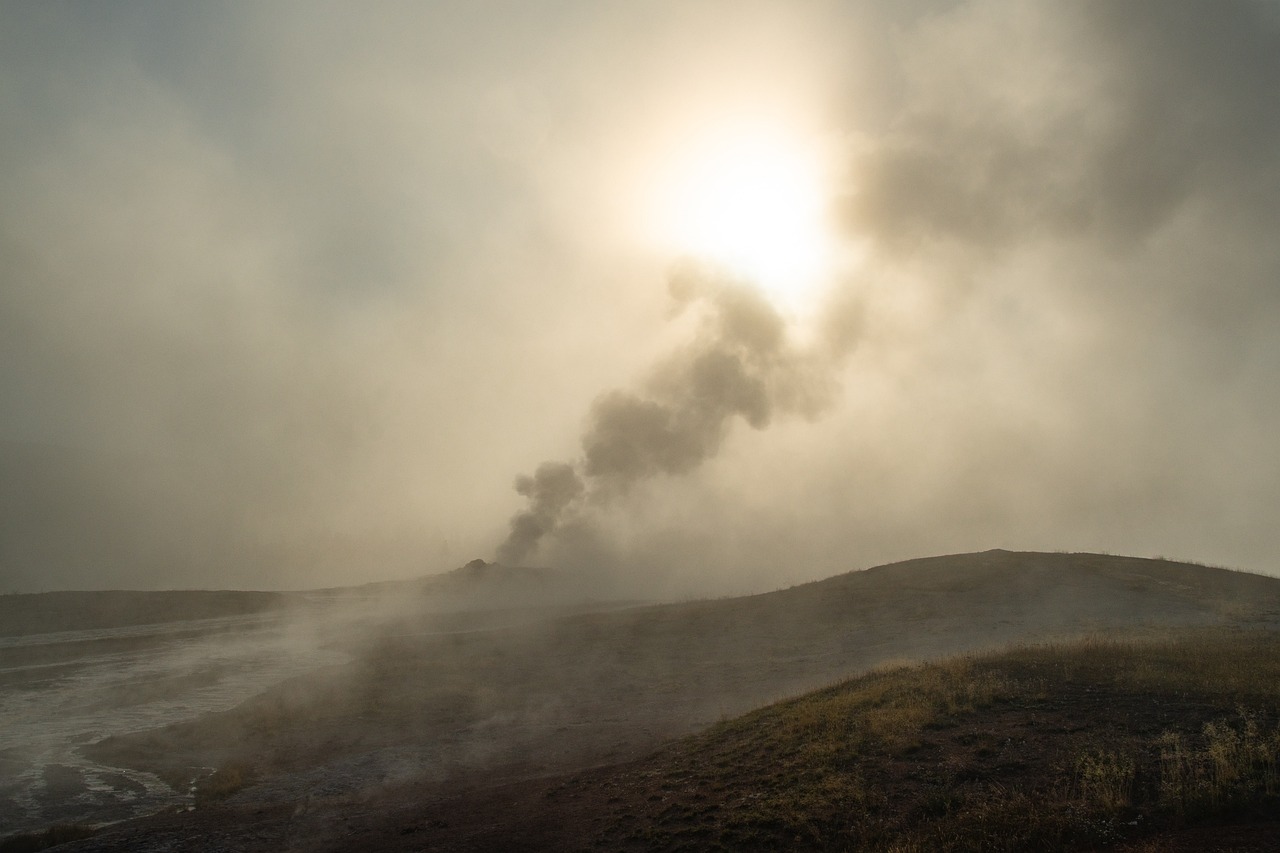 découvrez l'énergie géothermique, une source d'énergie renouvelable et durable. apprenez comment elle utilise la chaleur de la terre pour produire de l'électricité et chauffer nos habitations, tout en réduisant l'impact environnemental. explorez les avantages, les technologies et les applications de cette ressource énergique prometteuse.