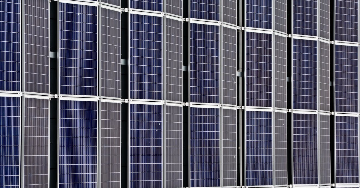 découvrez l'énergie solaire, une source d'énergie renouvelable et durable qui transforme la lumière du soleil en électricité. apprenez comment elle contribue à un avenir plus vert et plus propre, tout en réduisant les coûts énergétiques.
