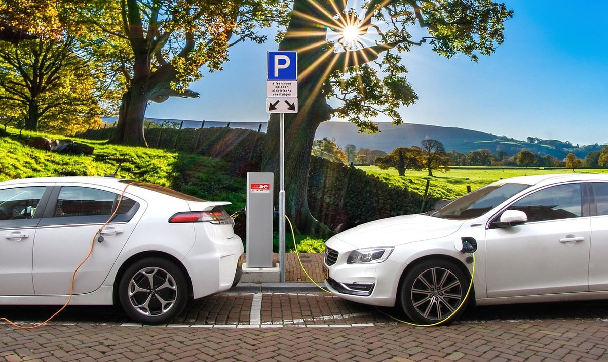 Voiture électrique : avantages, inconvénients et conseils pour bien choisir en 2024