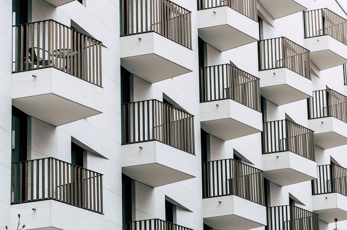 Compostage appartement : astuces et conseils pour transformer vos déchets en or vert même en ville